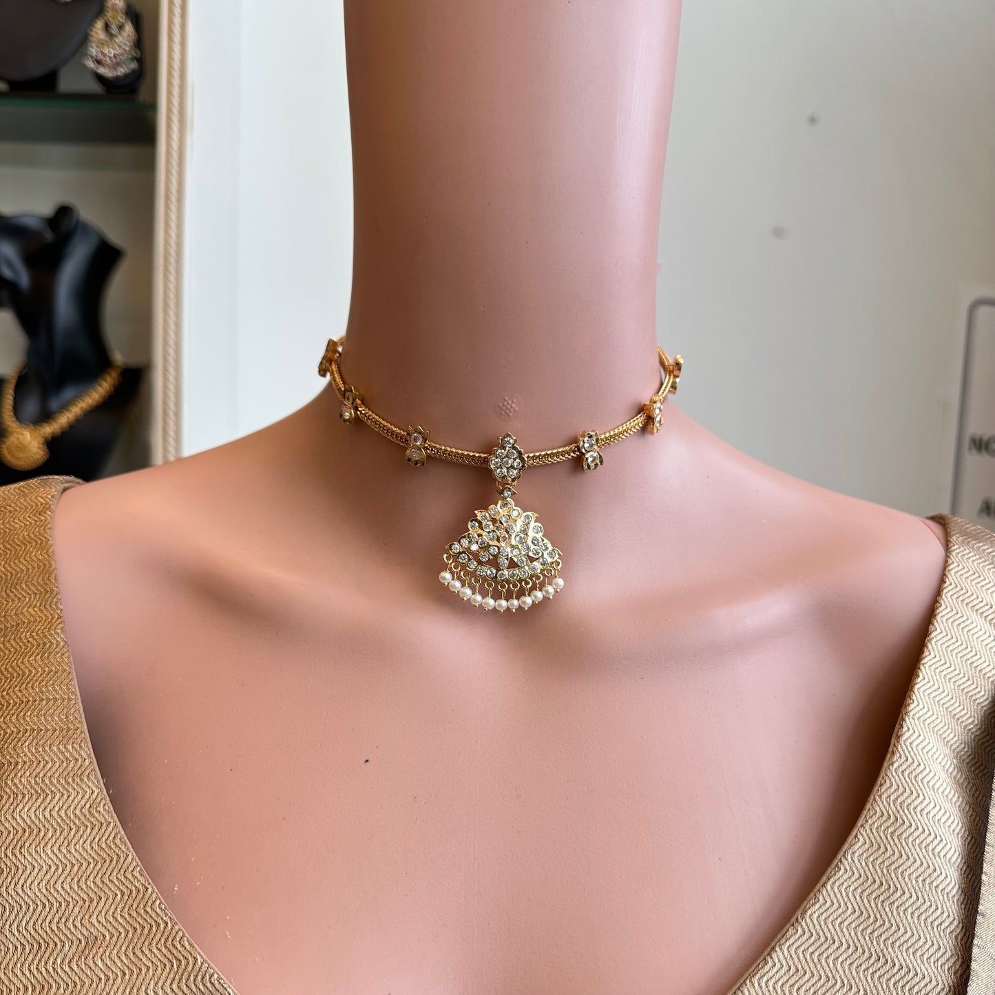Pathakkam Impoun Choker