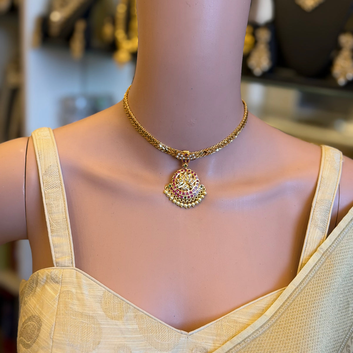Impoun Necklace