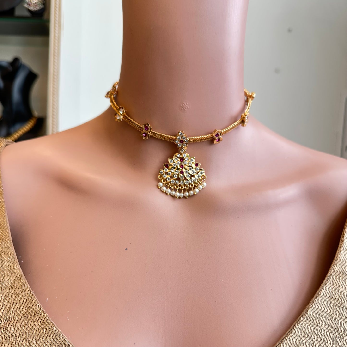 Pathakkam Impoun Choker