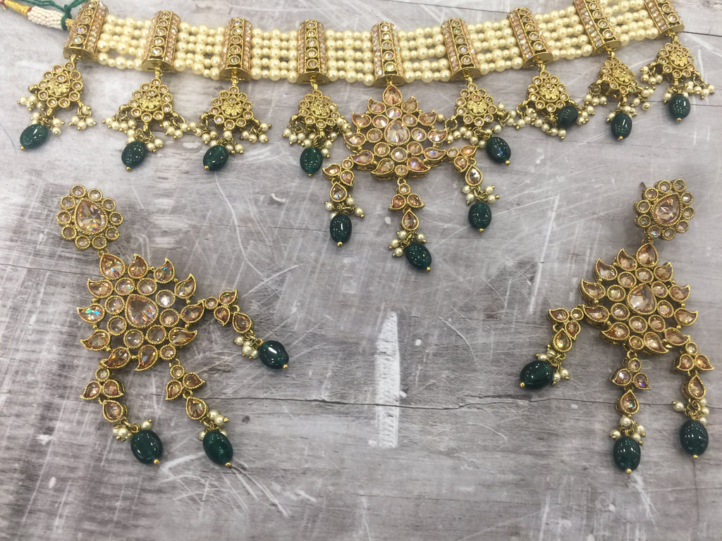 Choker set