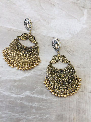 Gold earring
